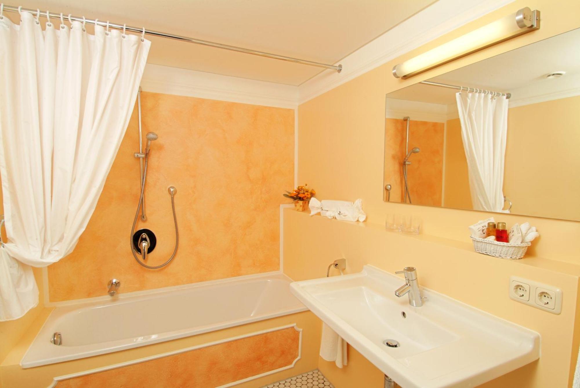 Hotel Leicht Biebelried エクステリア 写真