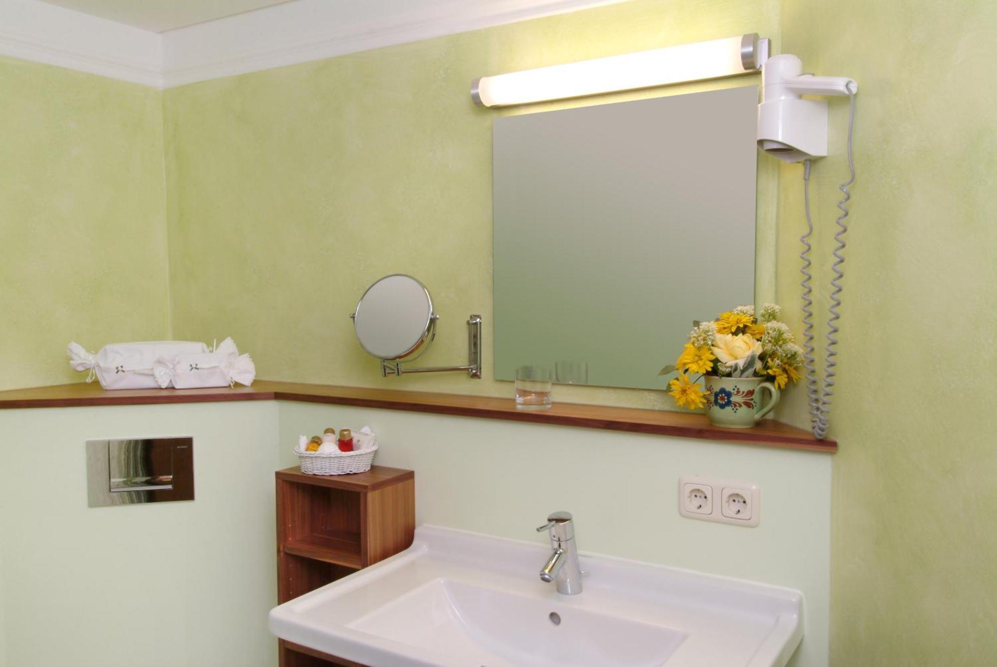 Hotel Leicht Biebelried エクステリア 写真