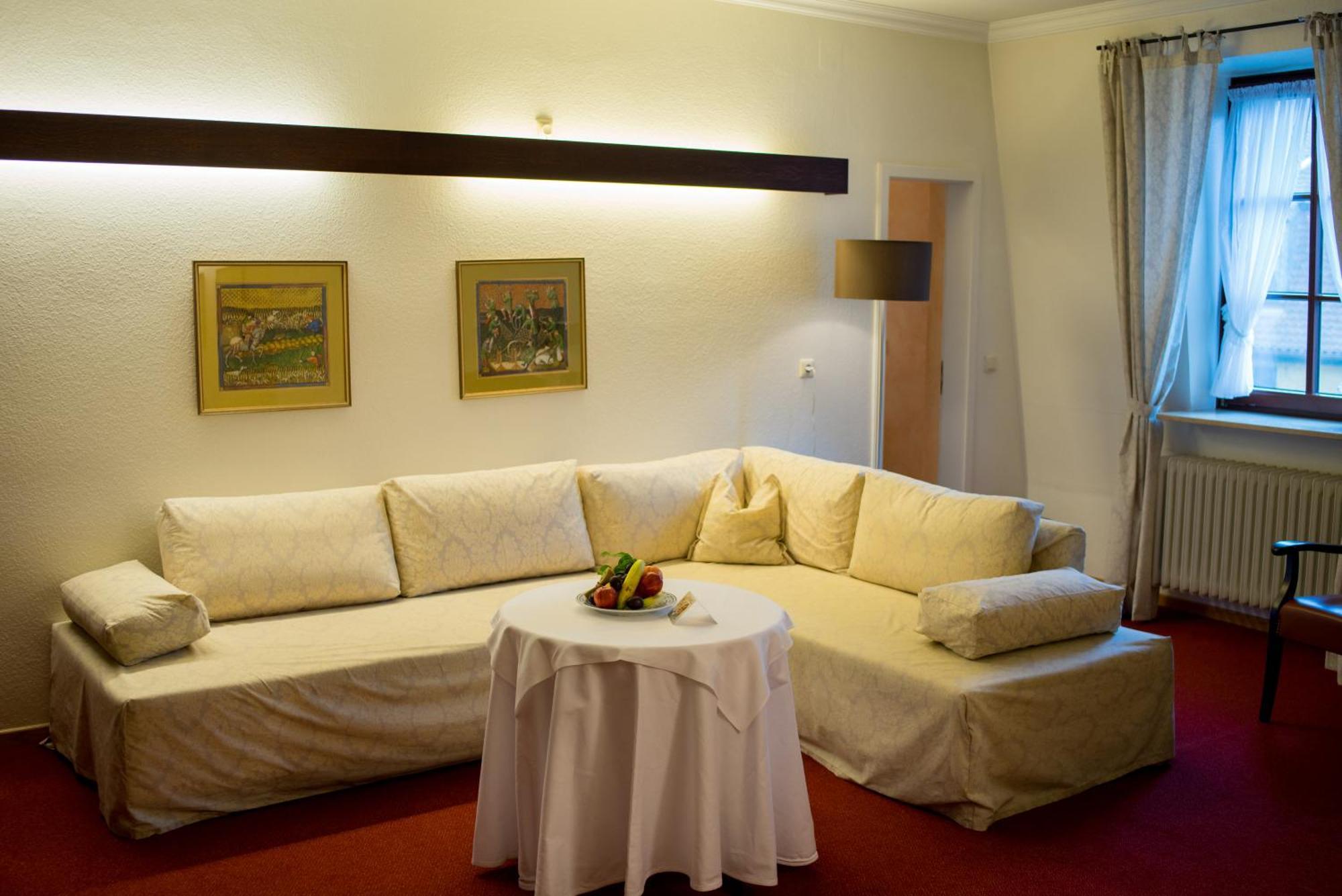 Hotel Leicht Biebelried エクステリア 写真