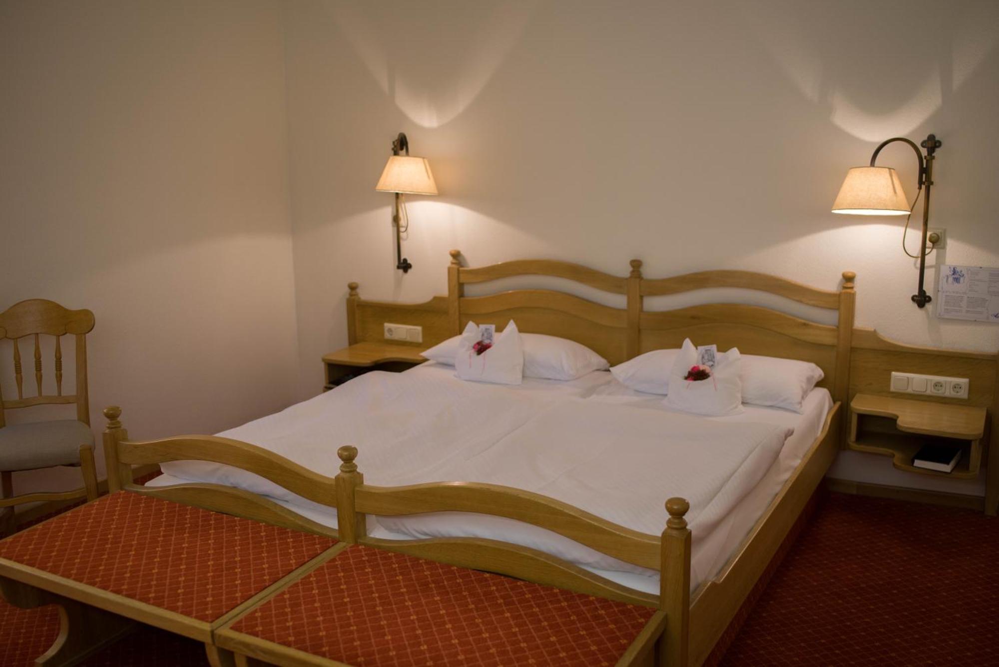 Hotel Leicht Biebelried エクステリア 写真