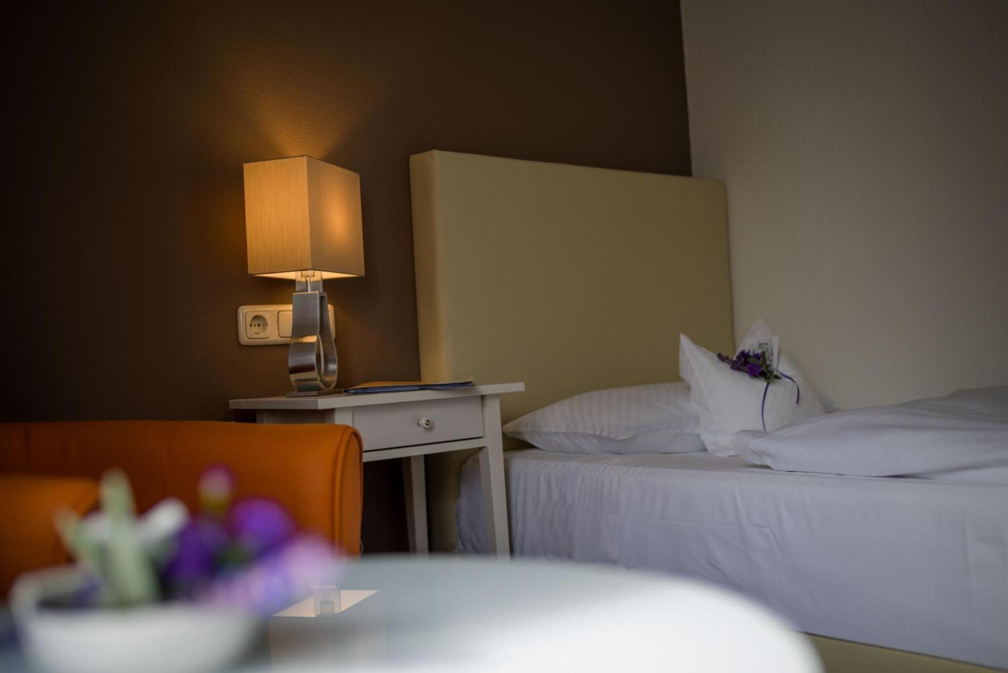 Hotel Leicht Biebelried エクステリア 写真