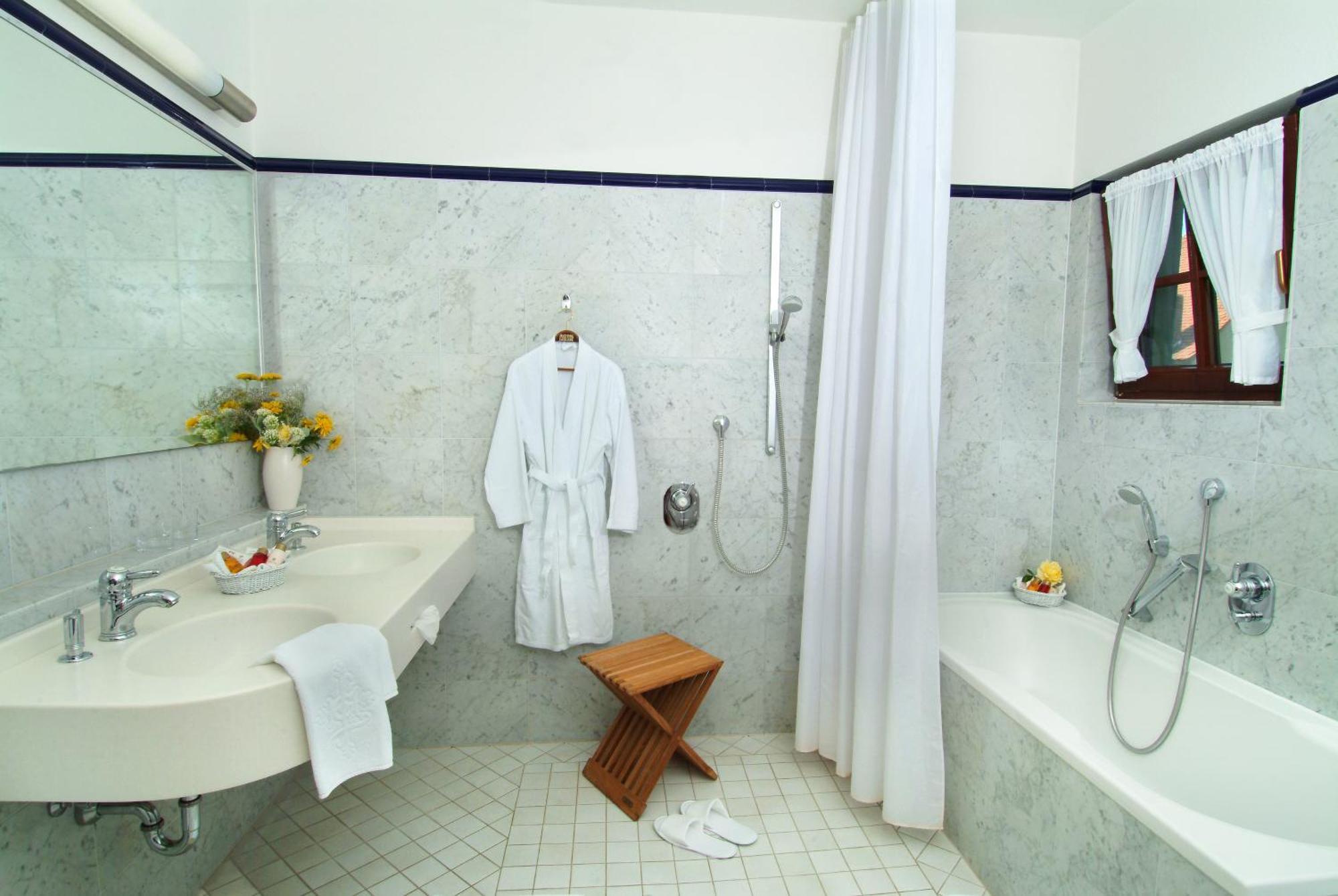 Hotel Leicht Biebelried エクステリア 写真