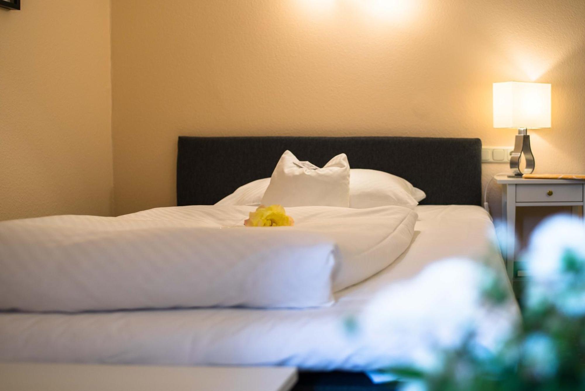 Hotel Leicht Biebelried エクステリア 写真