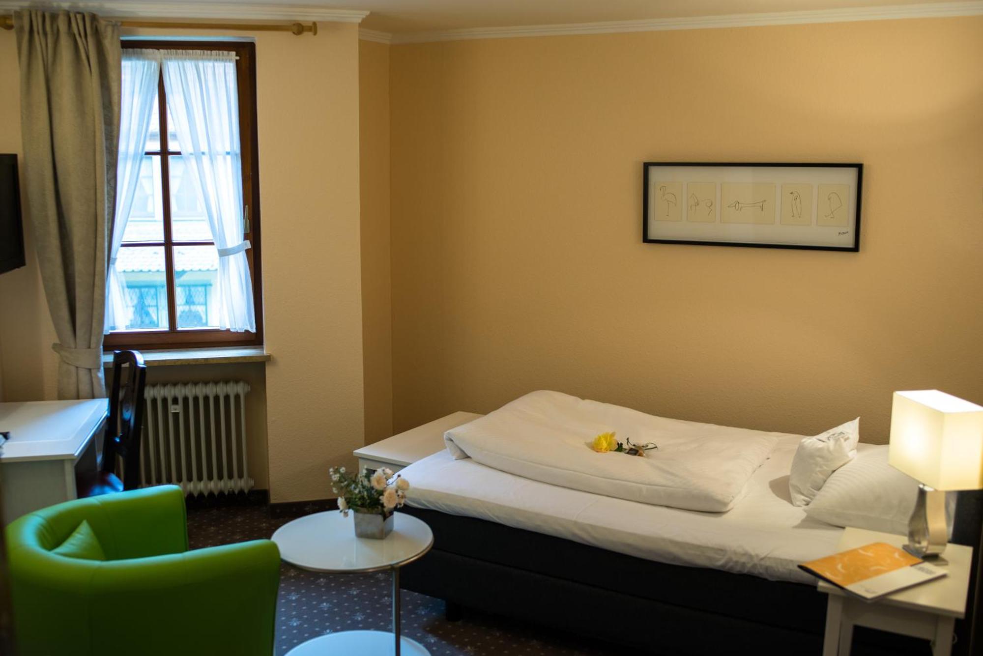 Hotel Leicht Biebelried エクステリア 写真